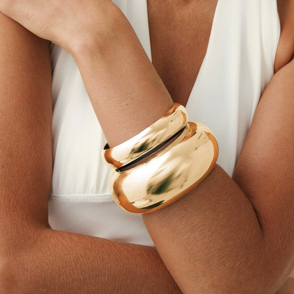 Exaggerated Geometric Round Wide Metal Bracelet With Electroplating