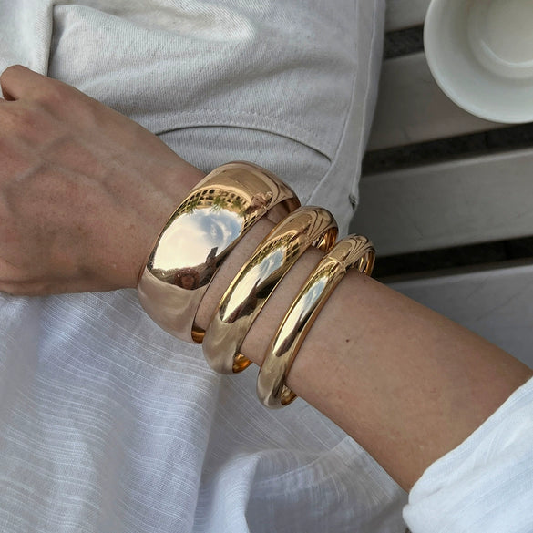 Exaggerated Geometric Round Wide Metal Bracelet With Electroplating
