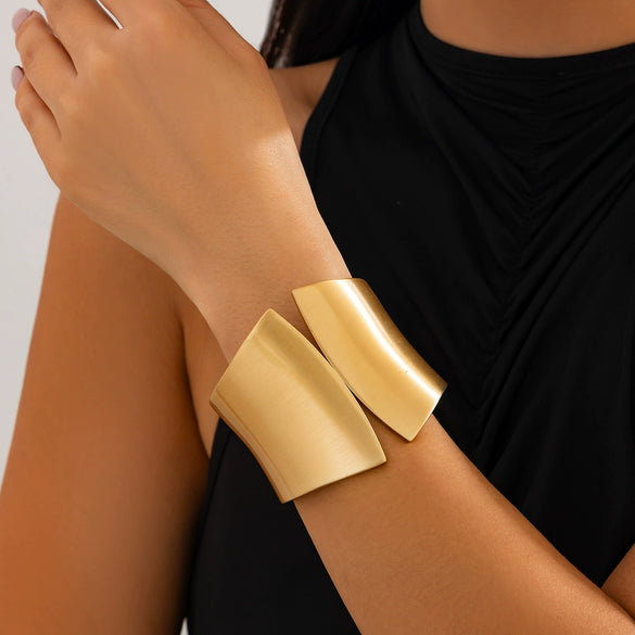 Exaggerated Irregular Smooth Zinc Alloy Electroplated Bracelet