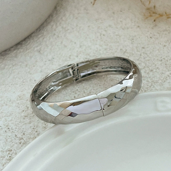 Exaggerated Metal Electroplated Irregular Water Drops Hug Bracelet