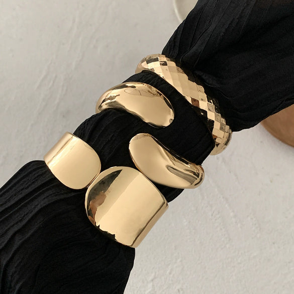 Exaggerated Metal Electroplated Irregular Water Drops Hug Bracelet