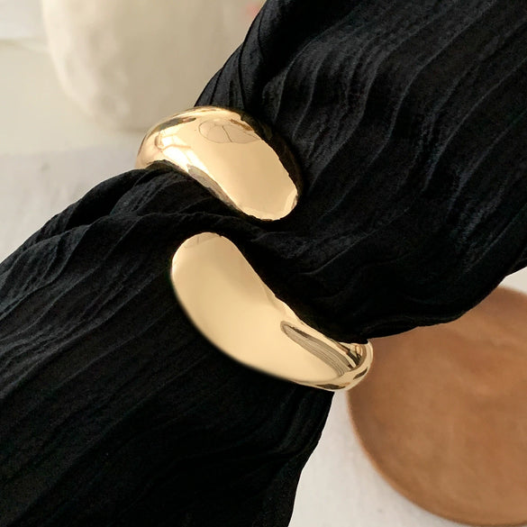 Exaggerated Metal Electroplated Irregular Water Drops Hug Bracelet