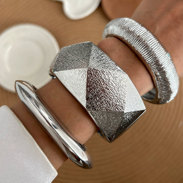 Exaggerated Metal Geometric Irregular Cutout Bracelet For Women With Electroplating