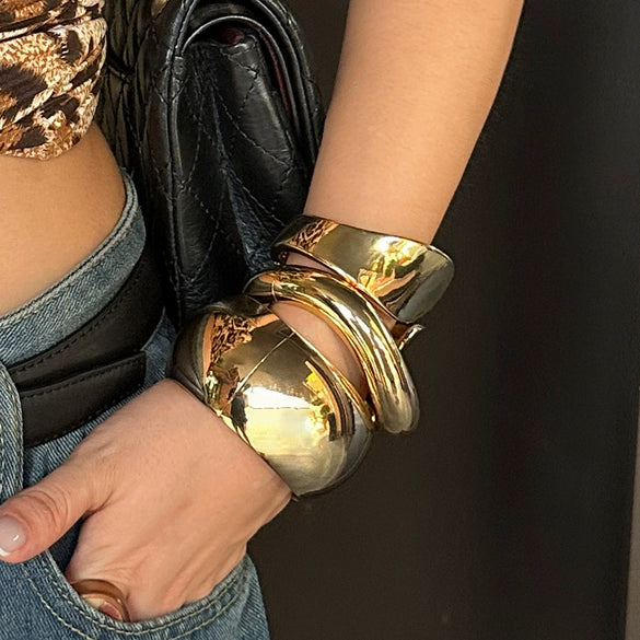 Exaggerated Metal Glow Spring Punk Irregular Open Women's Bracelet With Electroplating And Geometric Style