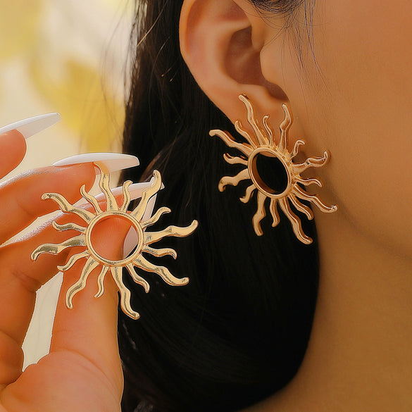 Exaggerated Retro Fashion Sunflower Alloy Earrings For Women With Electroplating Design
