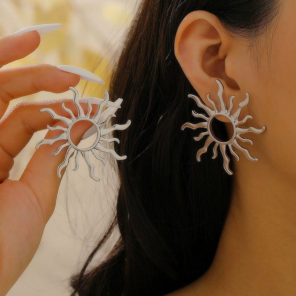 Exaggerated Retro Fashion Sunflower Alloy Earrings For Women With Electroplating Design