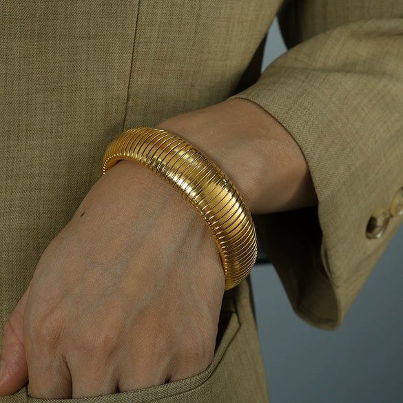 Exaggerated Retro Thread Pattern 316L Stainless Steel Necklace And Bracelet Set With Electroplating Design