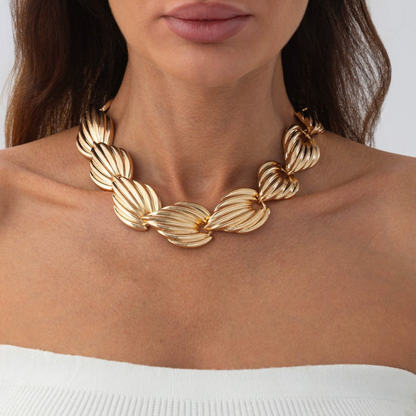 Exaggerated Specialshaped Shell Splicing Clavicle Necklace Alloy 925 Silver Geometric Metal Texture Electroplating