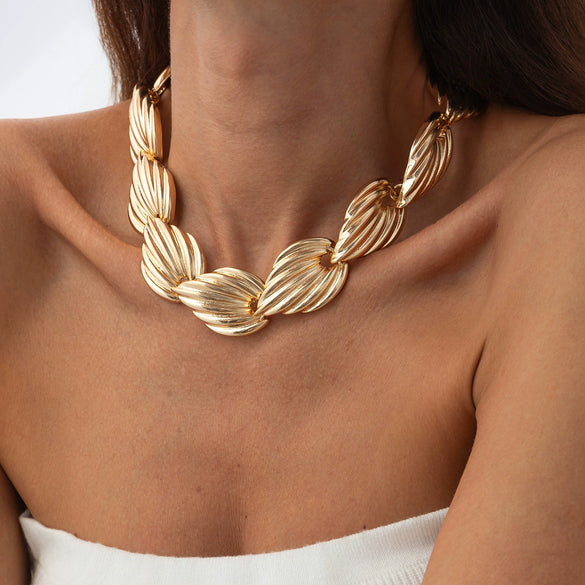Exaggerated Specialshaped Shell Splicing Clavicle Necklace Alloy 925 Silver Geometric Metal Texture Electroplating