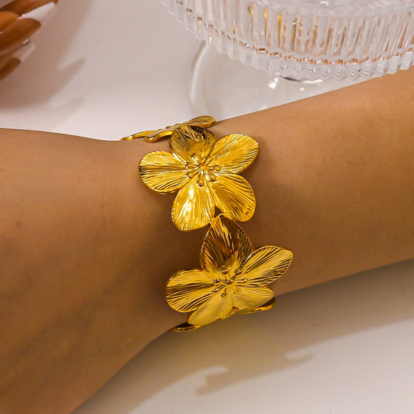 Exaggerated Stainless Steel 18K Gold Plated Flower Bracelet Elegant Light Jewelry