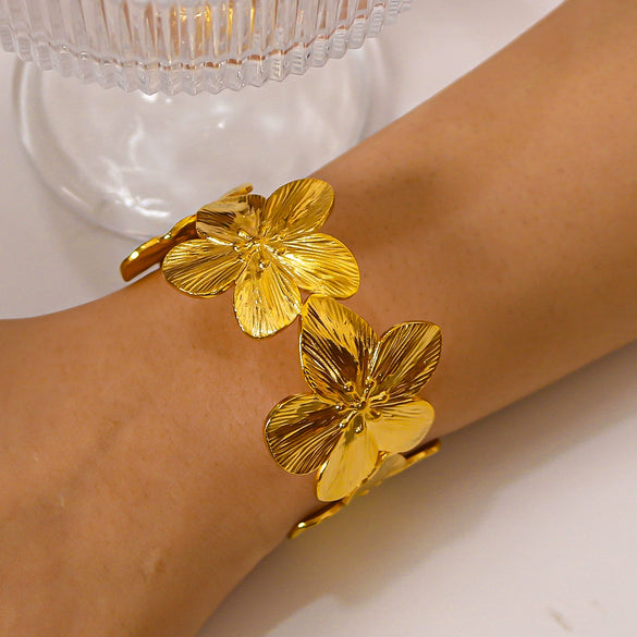 Exaggerated Stainless Steel 18K Gold Plated Flower Bracelet Elegant Light Jewelry