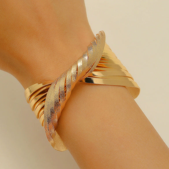 Exaggerated Twisted Alloy Bracelet Women's Fashion Punk Hiphop Style With Electroplating