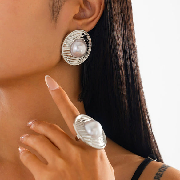 Exaggerated Zinc Alloy Imitation Pearl Earrings With Electroplating Treatment