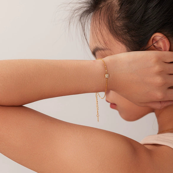 Exquisite Ultra Thin Chain Bracelet With Square Pendant For Women 18K Gold Plated Stainless Steel Geometric Pattern Electroplated