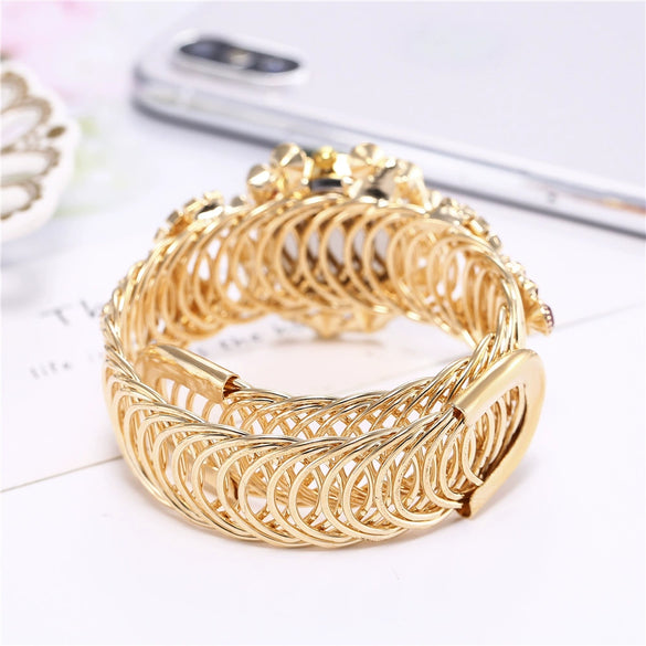 Fashion Alloy Women's Round Dial Pointer Watch With Diamond Claw Chain