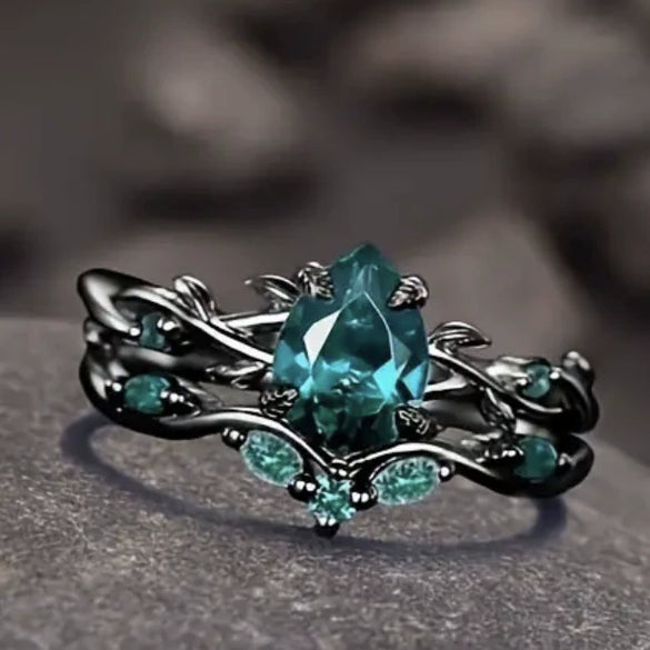 Fashion Antiring Gun Black Inlaid Green Diamond Alloy Geometric Engagement Ring For Women With Electroplating