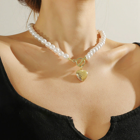 Fashion Baroque Imitation Pearl Alloy Pendant Collarbone Necklace For Women With Geometric Design