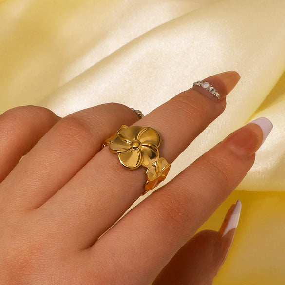 Fashion Egg Flower Smooth Five Petal Stainless Steel Ring With Real Gold Plating For Women Geometric Shape