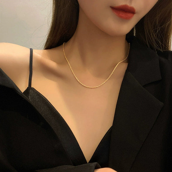 Fashion Elegant Sparkling Titanium Steel Clavicle Chain For Women With Geometric Design And Electroplating