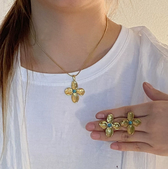 Fashion Flower Stainless Steel Jewelry Set With Snake Bone Chain And Electroplating Design For Women