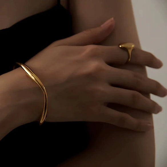 Fashion Geometric Shaped Irregular Stainless Steel Electroplated Female Bracelet