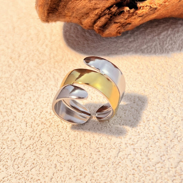 Fashion Geometric Stainless Steel Ring With Heart Shape And Electroplating Treatment Unisex Light Luxury Niche Design