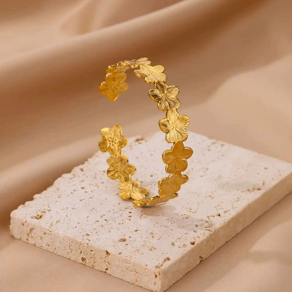Fashion Hot Flower Stainless Steel Open Bracelet With Exaggerated Hollow Flower Leaves And Electroplating Treatment