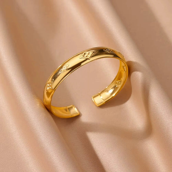 Fashion Hot Flower Stainless Steel Open Bracelet With Exaggerated Hollow Flower Leaves And Electroplating Treatment