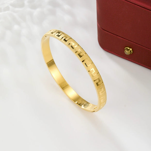 Fashion Imitation Gold Stainless Steel Striped Elegant Alloy Electroplated Bracelet