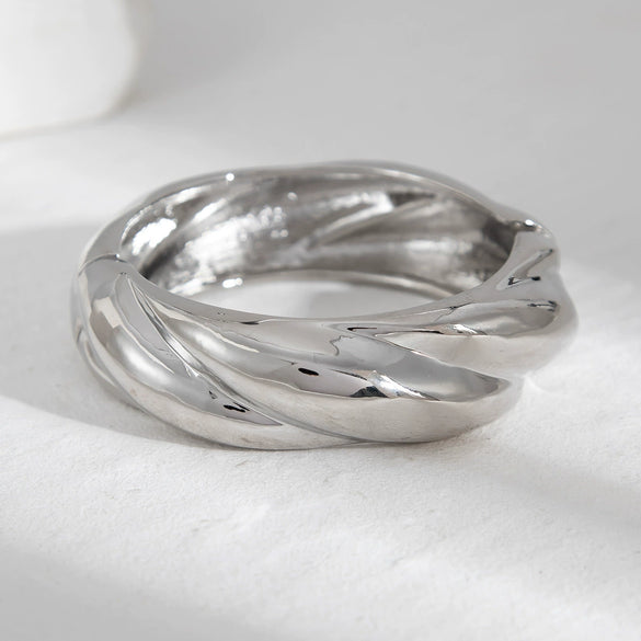 Fashion Ins Metal Smooth Wide Geometric Spring Buckle Electroplated Bracelet