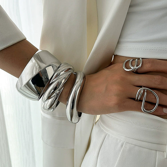 Fashion Ins Metal Smooth Wide Geometric Spring Buckle Electroplated Bracelet