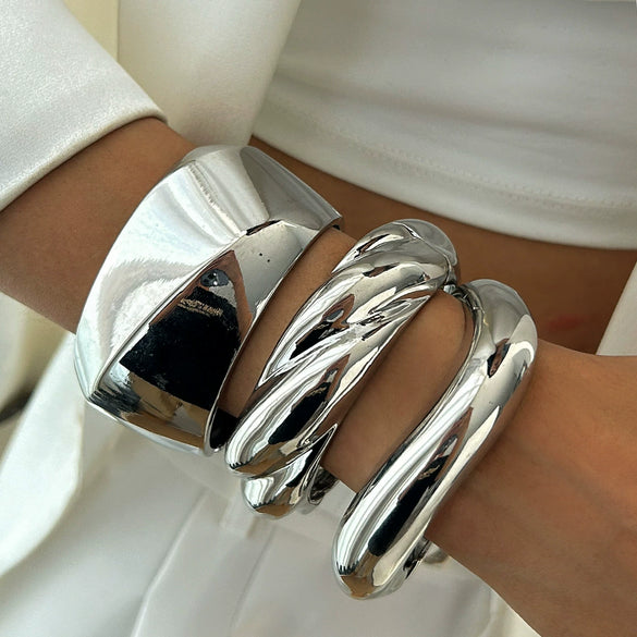 Fashion Ins Metal Smooth Wide Geometric Spring Buckle Electroplated Bracelet