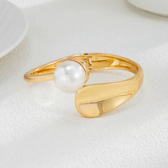 Fashion Jewelry Alloy Imitation Pearl Irregular Geometric Opening Bracelet For Women With Electroplating