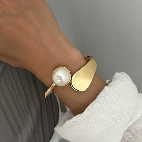 Fashion Jewelry Alloy Imitation Pearl Irregular Geometric Opening Bracelet For Women With Electroplating