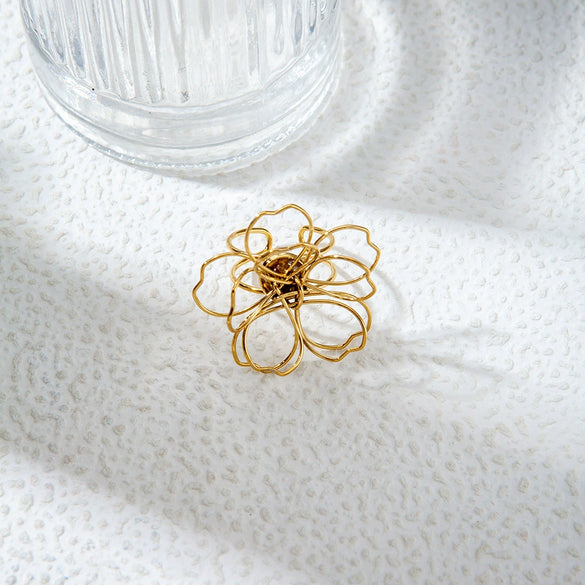Fashion Jewelry Stainless Steel Flower Ring With Electroplating Design