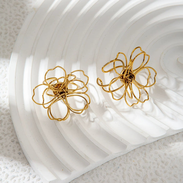 Fashion Jewelry Stainless Steel Flower Ring With Electroplating Design