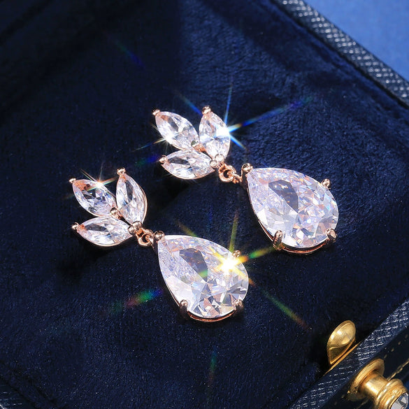 Fashion Ladies Copper Zircon Earrings Necklace With Geometric Pattern And Diamond Design In Light Luxury Style