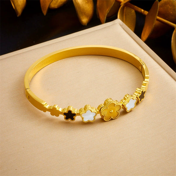 Fashion Light Luxury Plum Blossom Stainless Steel Electroplated Jewelry Bracelet
