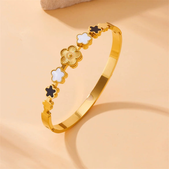 Fashion Light Luxury Plum Blossom Stainless Steel Electroplated Jewelry Bracelet