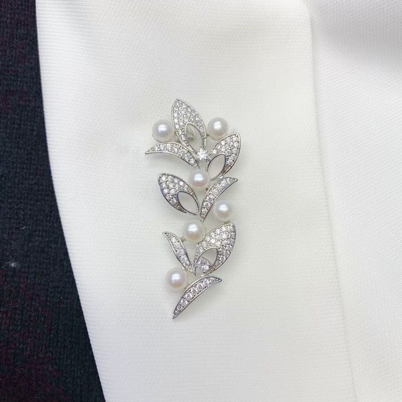 Fashion Multi Bead Natural Freshwater Pearl Flower Shaped Brooch Pin With Plaid Pattern Set With Pearls Copper Plated With Thick Real Gold For Women