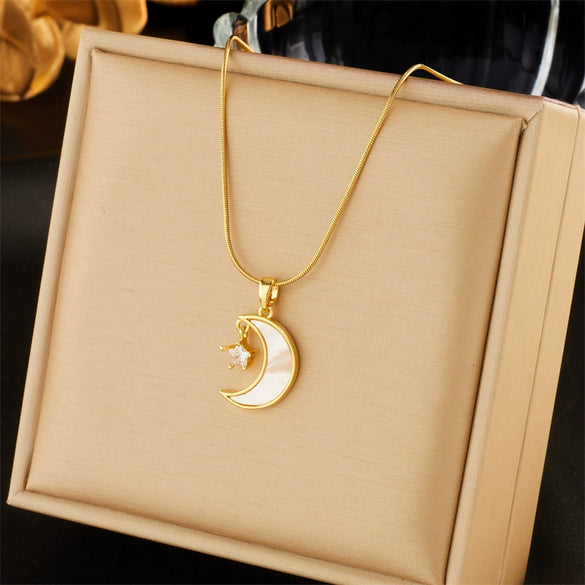 Fashion Niche Creative Retro High End Elegant Mother Of Pearl Heart Pendant Necklace In Titanium Steel With Flower Design And Electroplating