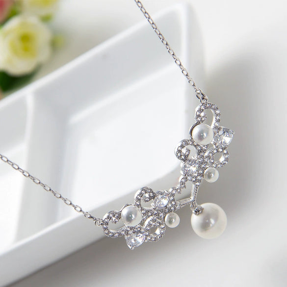 Fashion Pearl Pendant Necklace With Geometric Copper Design And Clavicle Chain For Women