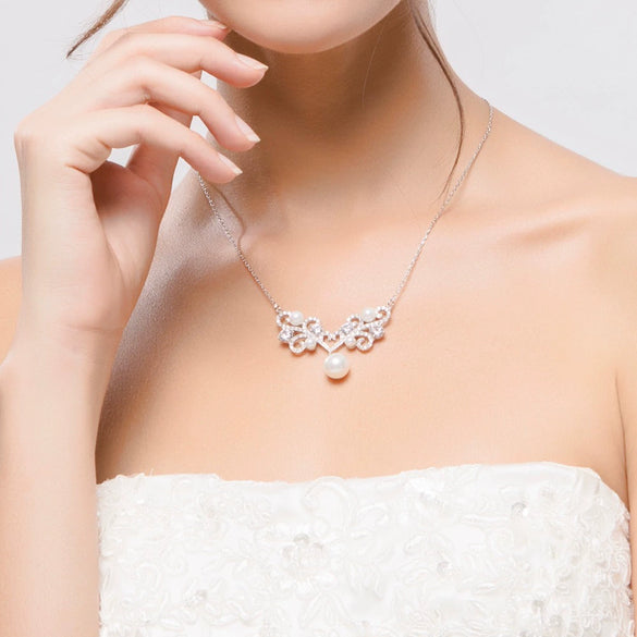 Fashion Pearl Pendant Necklace With Geometric Copper Design And Clavicle Chain For Women