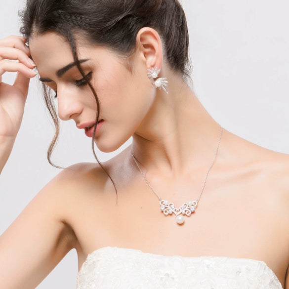 Fashion Pearl Pendant Necklace With Geometric Copper Design And Clavicle Chain For Women