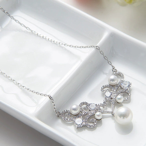 Fashion Pearl Pendant Necklace With Geometric Copper Design And Clavicle Chain For Women