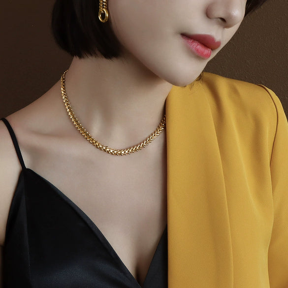 Fashion Personality Leaf Titanium Steel 18K Gold Electroplated Jewelry Necklace And Bracelet Set With Plant And Flower Pattern