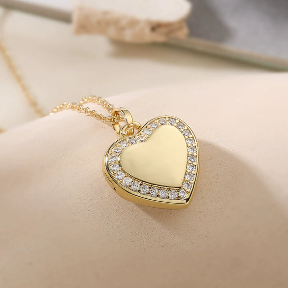 Fashion Retro Copper Plated Zircon Heart Photo Clip Pendant Necklace Geometric Style