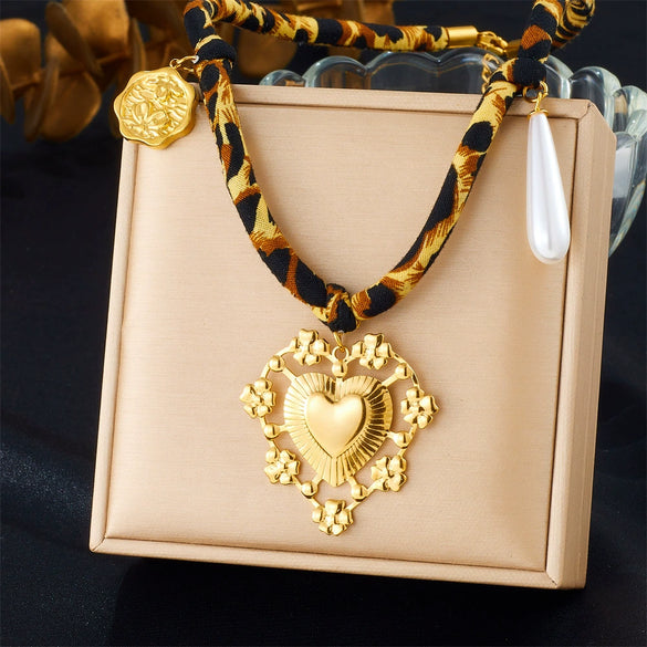 Fashion Retro Creative Printed Cotton Stainless Steel Pendant Love Butterfly Necklace With Animal Zodiac Pattern And Electroplating Design