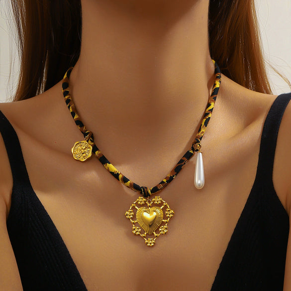 Fashion Retro Goldplated Stainless Steel Heartshaped Pendant Necklace