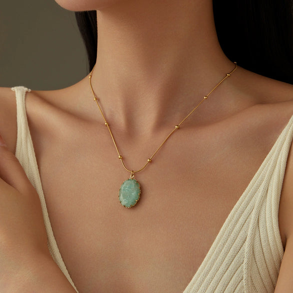 Fashion Retro Light Luxury Natural Stone Stainless Steel Women's Pendant Clavicle Chain Set With Gems